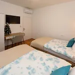 Aqua 公寓 *
