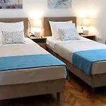 Aqua 比比涅